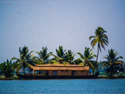 Seven bedroom houseboat packages in Alappuzha, Kumarakom, Cochin, Kerala