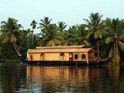 Seven bedroom houseboat packages in Alappuzha, Kumarakom, Cochin, Kerala